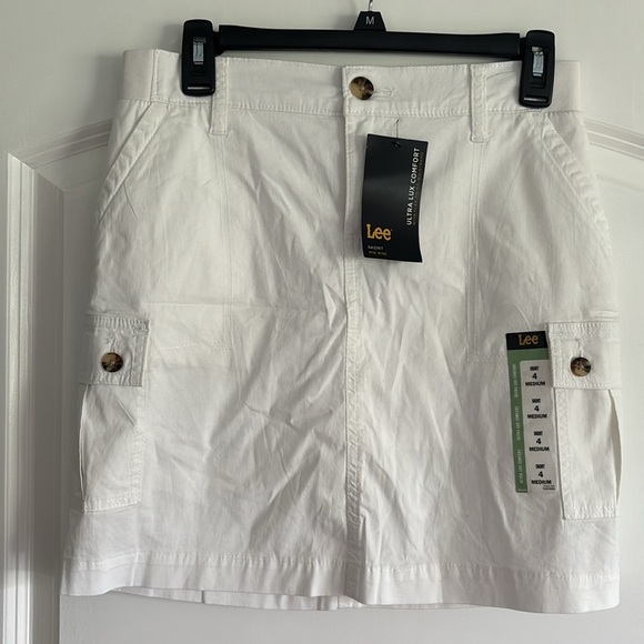 NWT Lee womens Ultra Lux Comfort With Flex-to-go Cargo Skort, white, size 4 - Picture 7 of 12